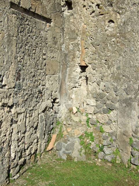 VII.4.31 Pompeii.  March 2009.  Room 9.  Cubiculum.  Blocked doorway.