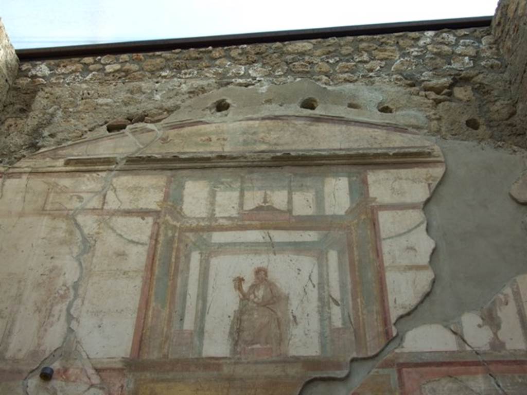 VII.4.31 Pompeii.  March 2009.  Room 12. Oecus.  Upper part of South Wall, with stucco and remains of vaulted ceiling.