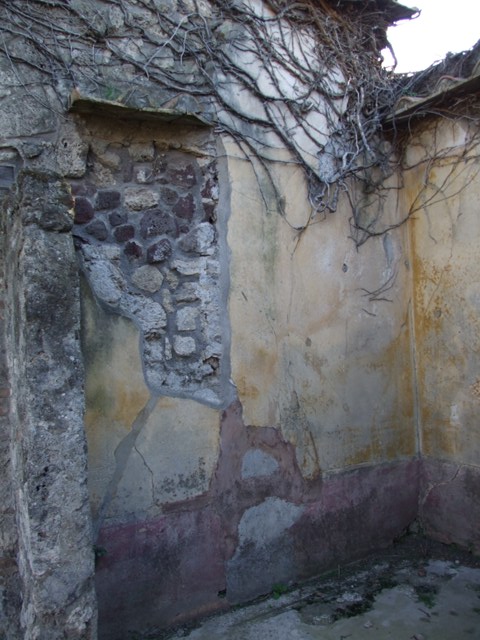 VII.4.31 Pompeii.  March 2009.  Looking south through Tablinum into the Atrium.