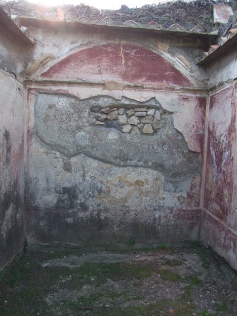 VII.4.31 Pompeii.  March 2009.  Room 14.  North west corner. Basin.