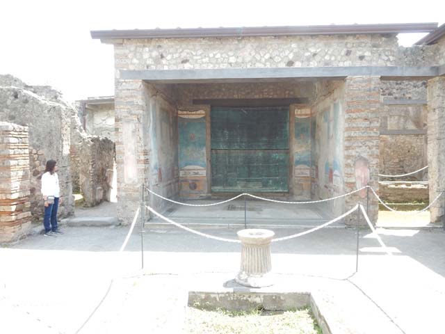 VII.4.48 Pompeii.  December 2007. Room 4.  Cubiculum.