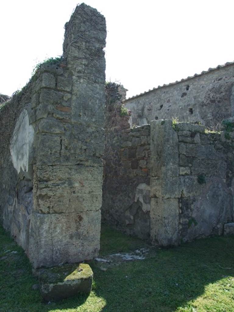 VII.4.57. Pompeii.  March 2009.  Doorway to Room 8. Corridor to rear.  The large block of lavastone is the base for the arca.