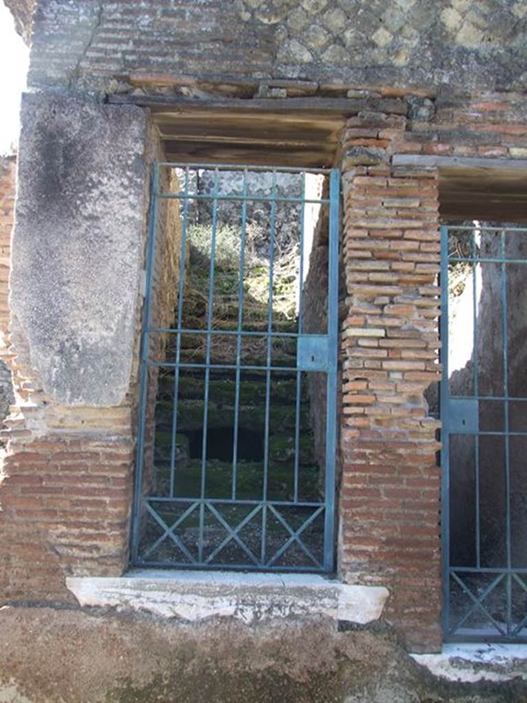 VII.6.18 Pompeii. March 2009. Entrance on Vicolo delle Terme. This gave access to the terracotta pipe that went over the Vicolo delle Terme. This fed the water to the Forum Baths in VII.5.