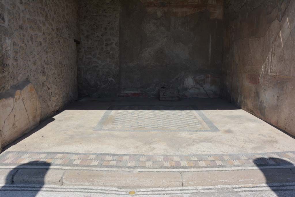 VII.7.5 Pompeii. September 2019. Exedra (u), looking north.
Foto Annette Haug, ERC Grant 681269 DÉCOR.

