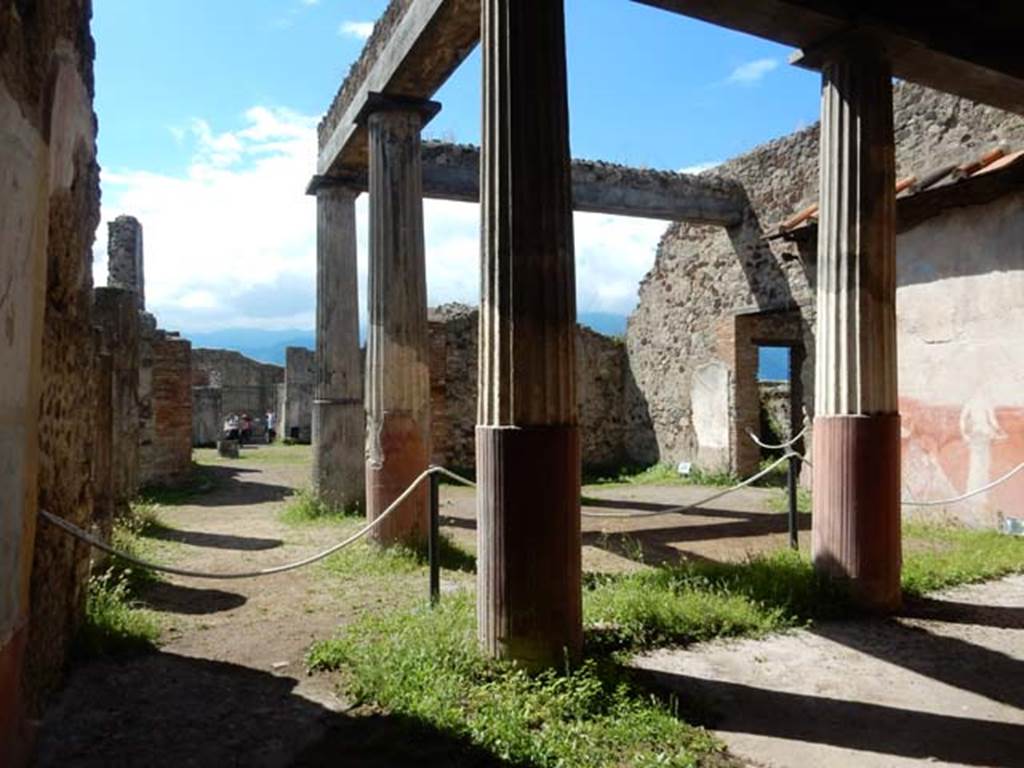 VII.7.10 Pompeii. May 2018. Looking south-west across peristyle, from rear doorway. Photo courtesy of Buzz Ferebee. 