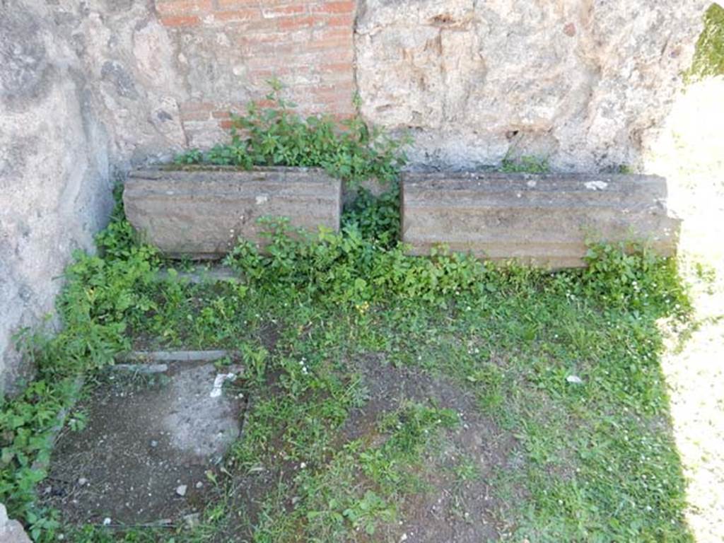VII.7.10 Pompeii. May 2018. Remains of columns. Photo courtesy of Buzz Ferebee. 

