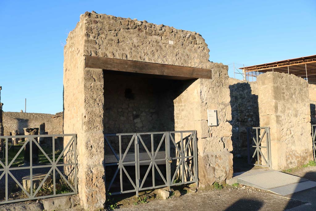 VII.7.31, Pompeii. December 2018. Looking towards Mensa Ponderaria on west side of Forum. Photo courtesy of Aude Durand.

