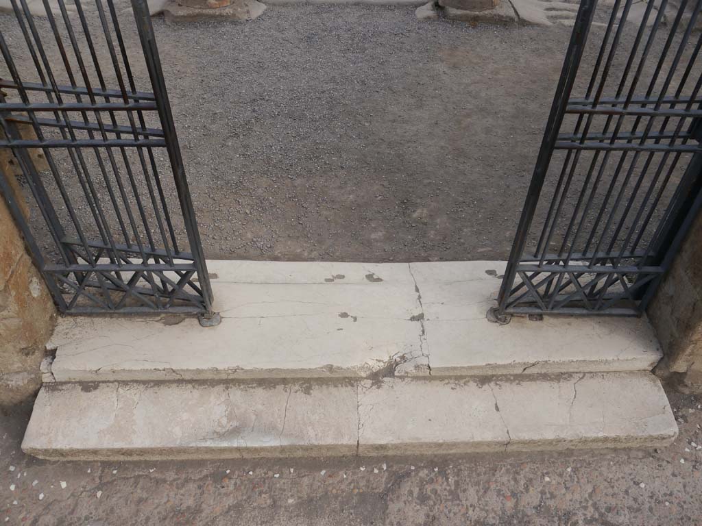 VII.7.32, Pompeii. September 2018. Doorway threshold.
Foto Anne Kleineberg, ERC Grant 681269 DÉCOR.
