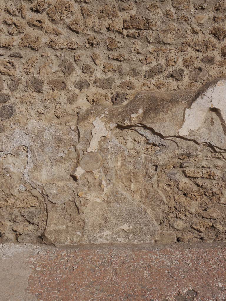 VII.7.32, Pompeii. September 2018. Detail of remaining stucco decoration towards east end of south wall.
Foto Anne Kleineberg, ERC Grant 681269 DÉCOR.

