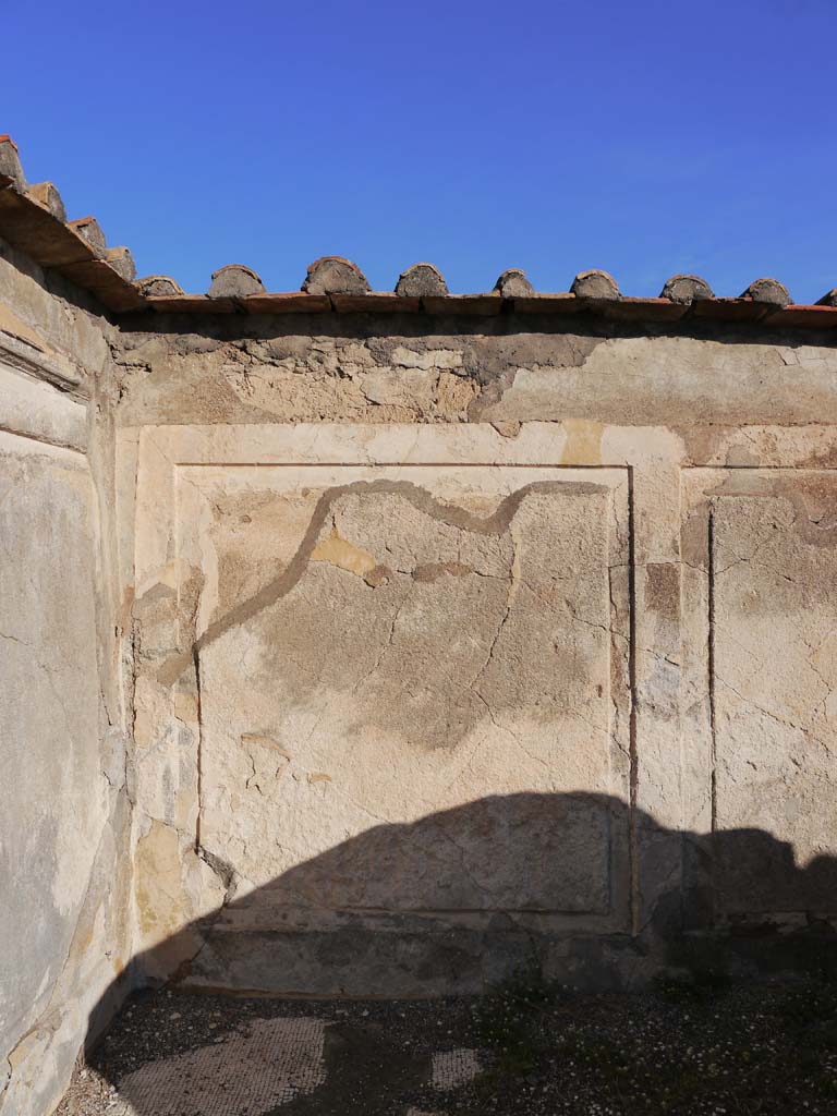 VII.7.32 Pompeii. August 2021. Looking north towards altar in cella.
Foto Annette Haug, ERC Grant 681269 DÉCOR.
