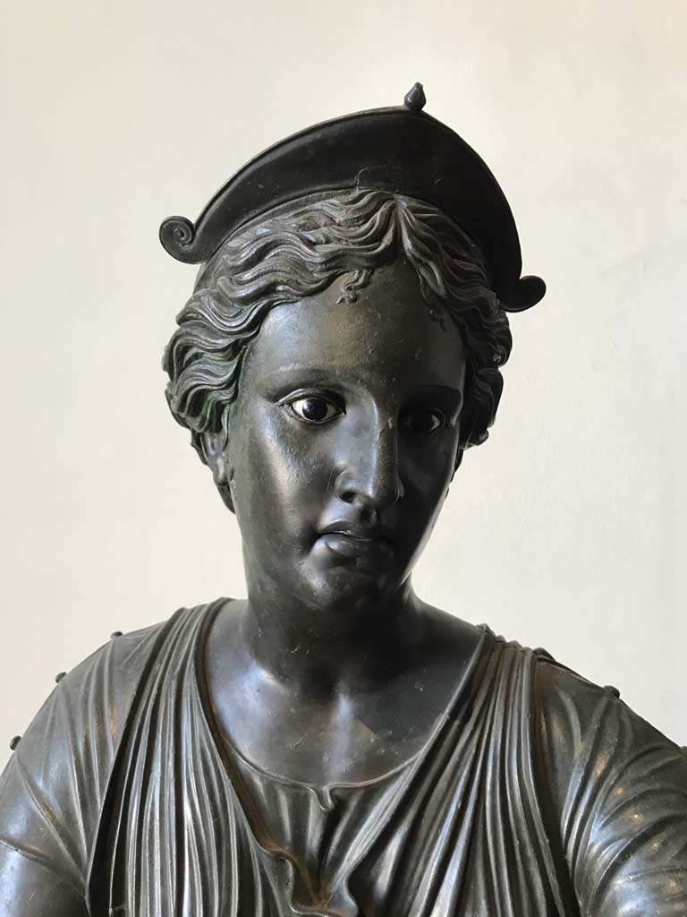 VII.7.32 Pompeii. April 2019. Detail from bronze bust of Diana/Artemis. 
Now in Naples Archaeological Museum. 
Photo courtesy of Rick Bauer.
