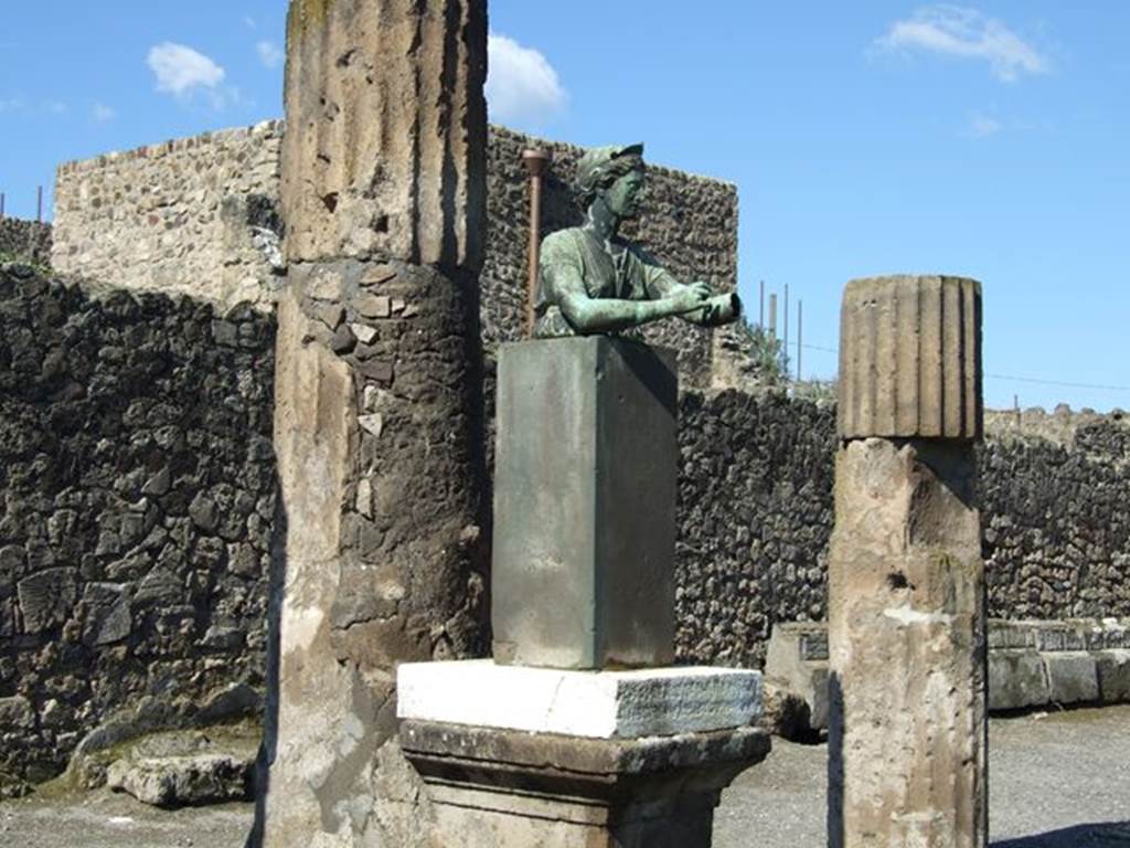 VII.7.32 Pompeii.  March 2009.  The statue of  Artemis is in front of the third column on the west side.