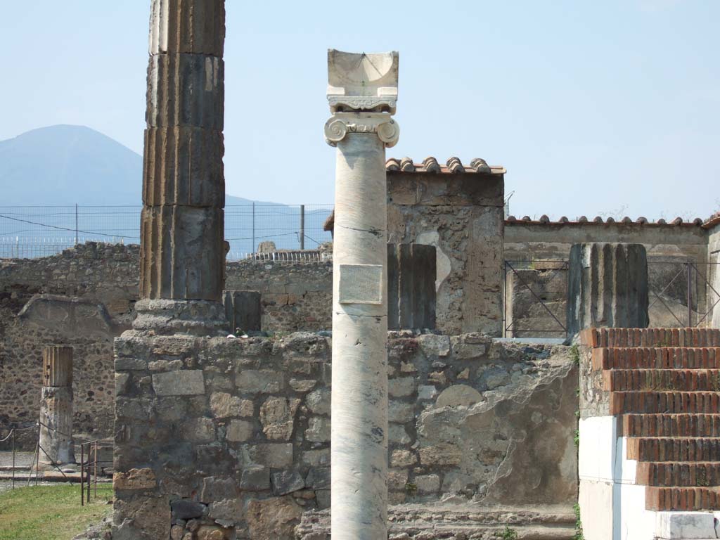 VII.7.32, Pompeii. September 2018. Looking south at rear of sundial.
Foto Anne Kleineberg, ERC Grant 681269 DÉCOR.
