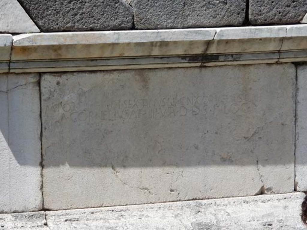 VII.7.32 Pompeii. May 2018. East side of altar. Photo courtesy of Buzz Ferebee.