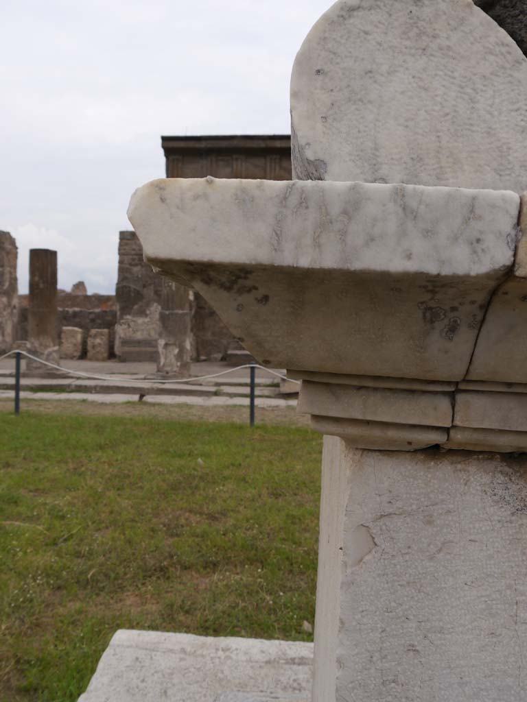 VII.7.32, Pompeii. September 2018. Looking east across north end of altar.
Foto Anne Kleineberg, ERC Grant 681269 DÉCOR.
