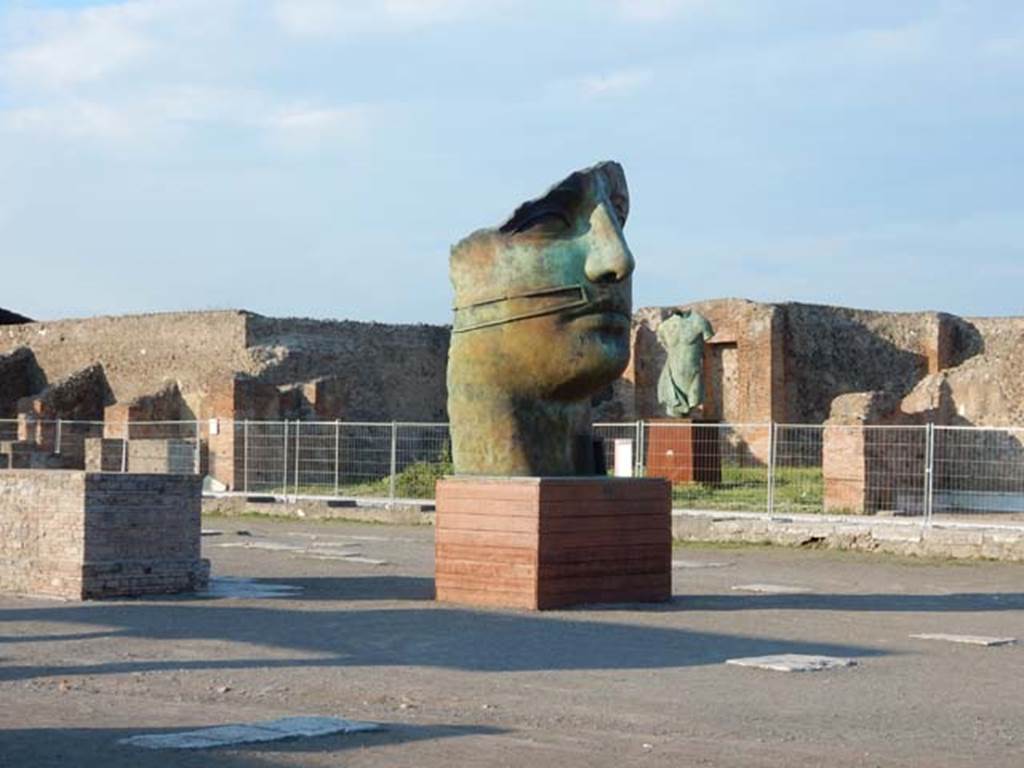 VII.8 Pompeii Forum. May 2016. Looking towards the eastern side. Two of the 30 monumental sculptures by Igor Mitoraj located around the area of Pompeii, on display until January 2017. Photo courtesy of Buzz Ferebee.
