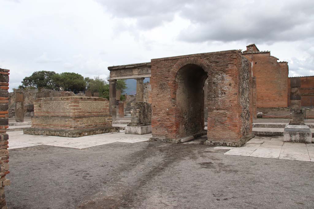 VII.8 Pompeii Forum. October 2020. 
Looking towards south side with arched monument of Augustus, according to Mau, in centre. Photo courtesy of Klaus Heese.
