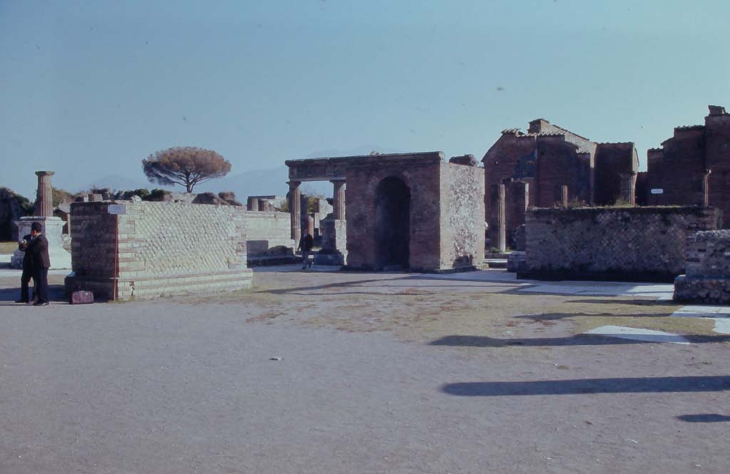 VII.8.00 Pompeii. December 1968. Looking towards south side of Forum. Photo courtesy of Rick Bauer.