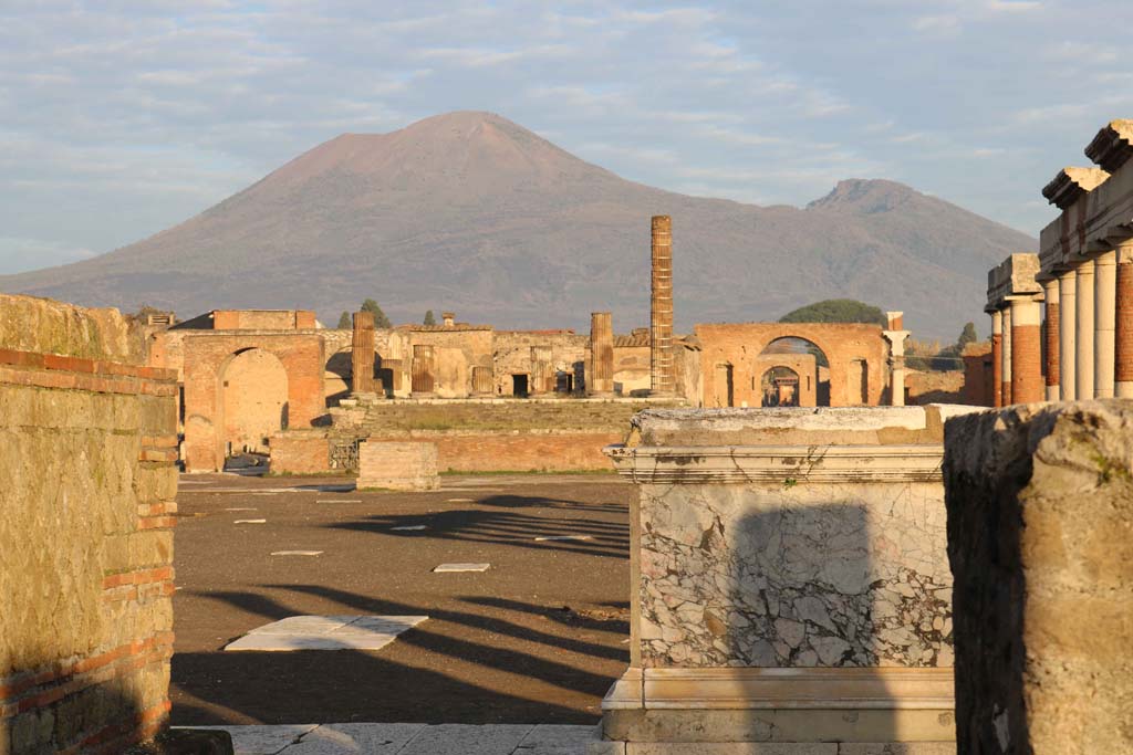 VII.8 Pompeii Forum. December 2018. Looking towards Vesuvius from south side of Forum. Photo courtesy of Aude Durand.