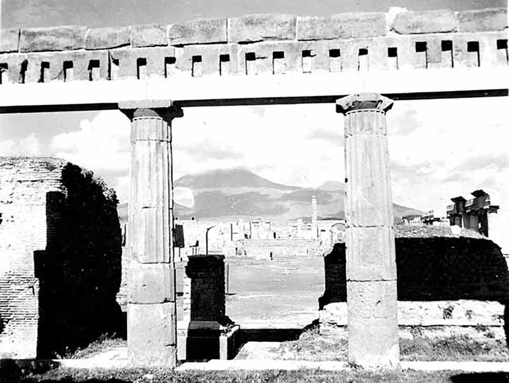 VII.8 Pompeii Forum. 1945. Looking north from south side. Photo courtesy of Rick Bauer.