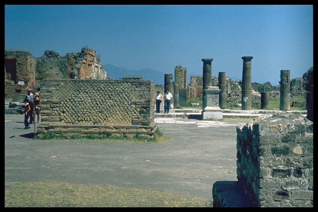 VII.8 Pompeii Forum. Looking east towards the south-east corner, across the south side.
Photographed 1970-79 by Günther Einhorn, picture courtesy of his son Ralf Einhorn.
