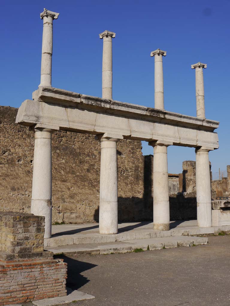 VII.8.00, Pompeii. March 2019. Two-tier portico on west side of Forum. 
Foto Anne Kleineberg, ERC Grant 681269 DÉCOR.
