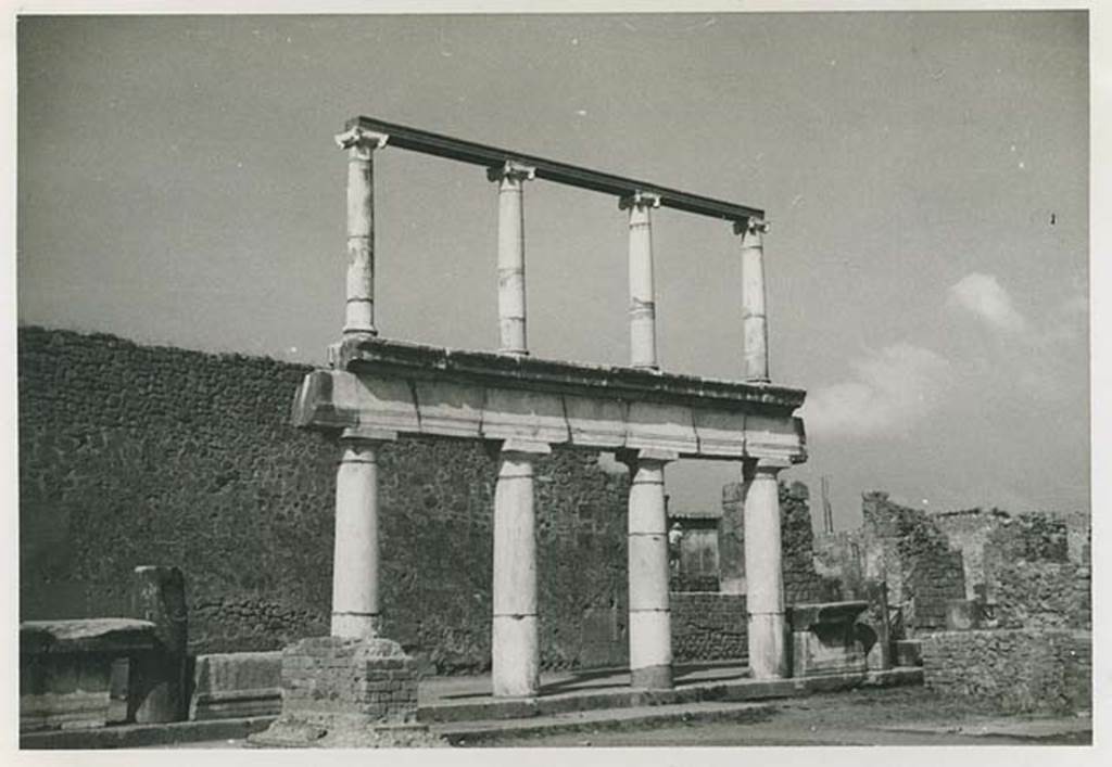 VII.8 Pompeii Forum. 1956. Two-tier portico on west side. Photo courtesy of Rick Bauer.