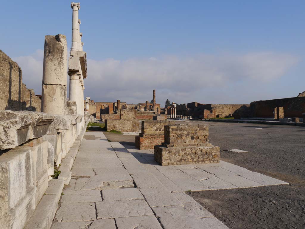 VII.8 Pompeii Forum. March 2019. Looking north along west side
Foto Anne Kleineberg, ERC Grant 681269 DÉCOR.
