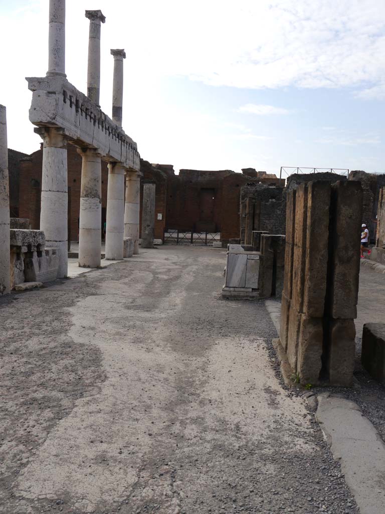 VII.8 Pompeii Forum. September 2018. Looking south on west side.
Foto Anne Kleineberg, ERC Grant 681269 DÉCOR.

