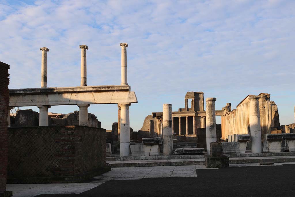 VII.8 Pompeii Forum. December 2018. Looking west in south-west corner towards Basilica. Photo courtesy of Aude Durand.