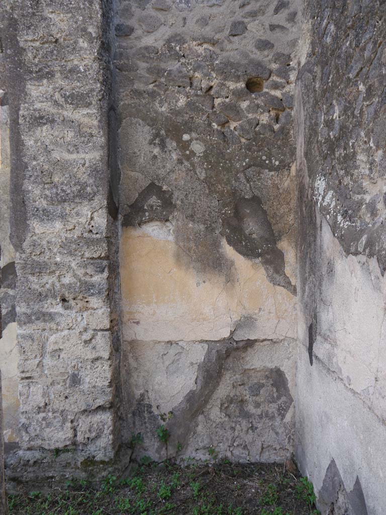 VII.8.01 Pompeii. September 2018. Looking towards south wall in south-west corner of Temple.
Foto Anne Kleineberg, ERC Grant 681269 DÉCOR.
