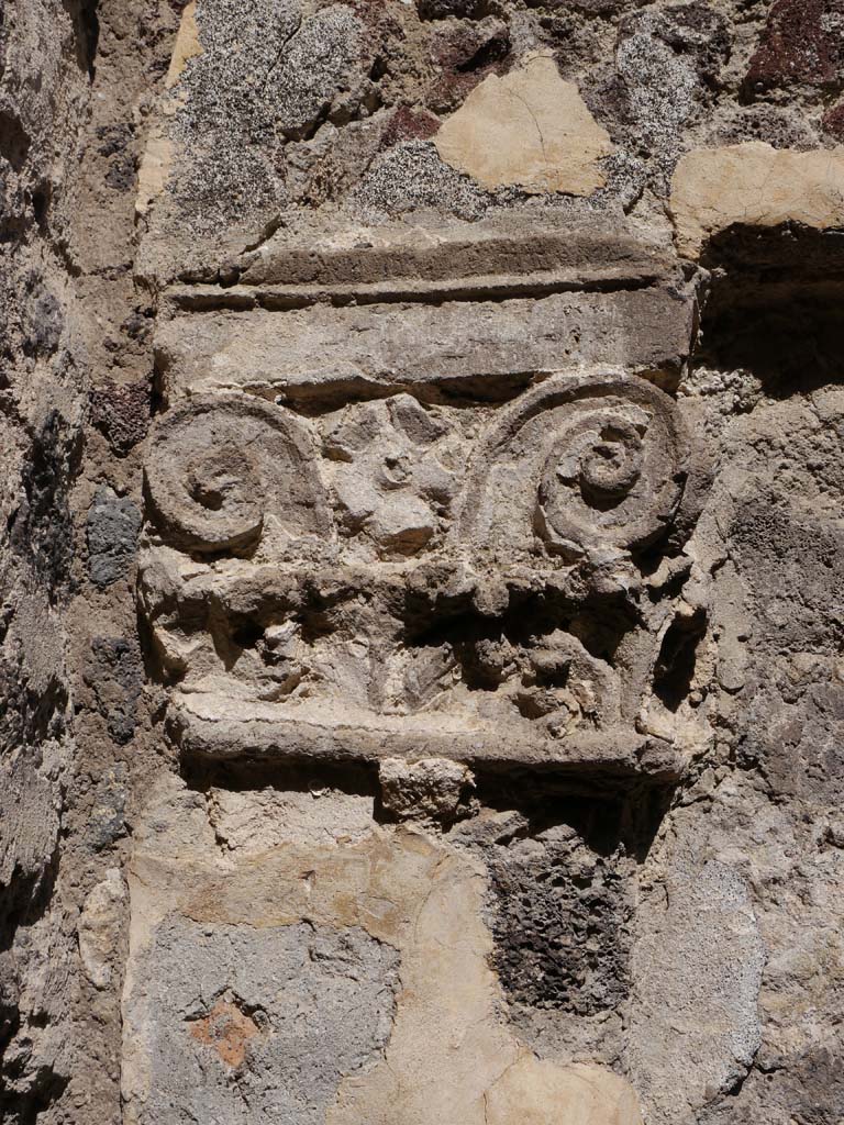 VII.8.01 Pompeii. September 2018. Detail from wall in north-east corner.
Foto Anne Kleineberg, ERC Grant 681269 DÉCOR.

