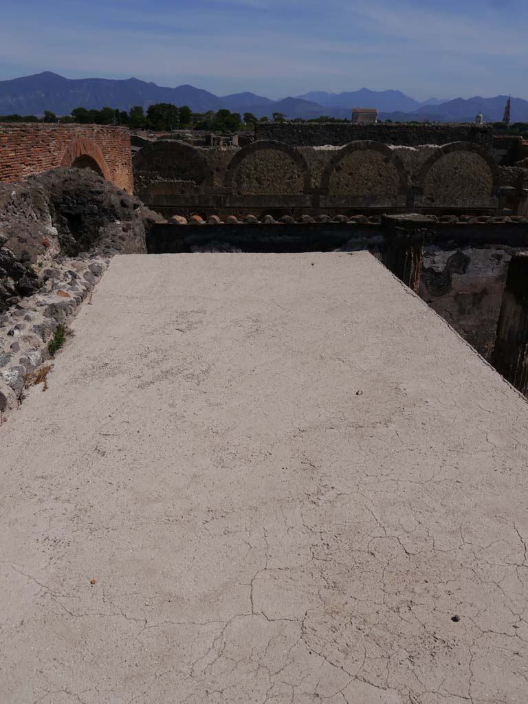 VII.8.01 Pompeii. September 2018. Area at top of stairs, looking east.
Foto Anne Kleineberg, ERC Grant 681269 DÉCOR.
