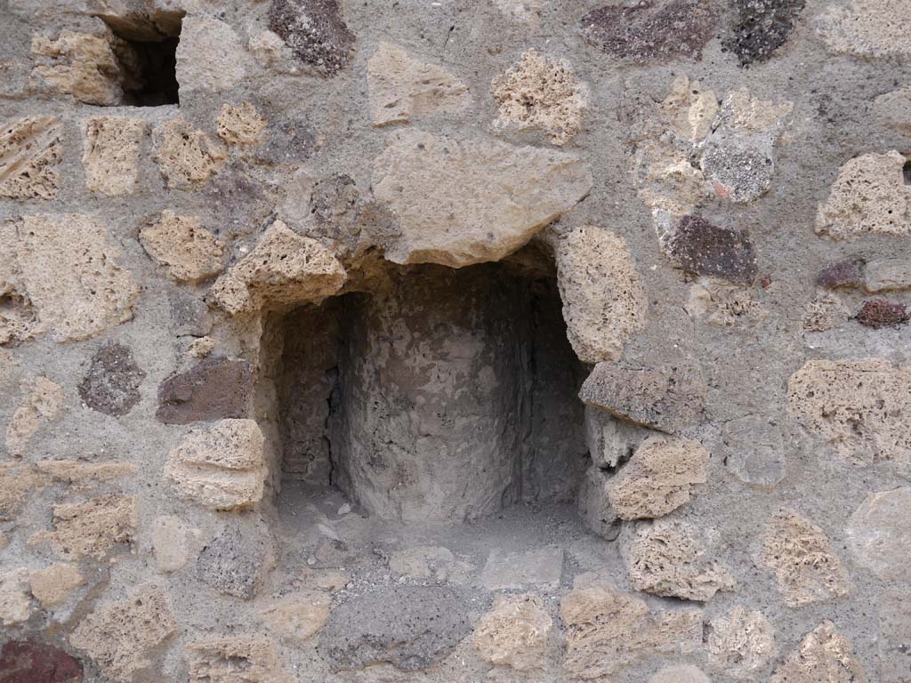 VII.8.01 Pompeii. September 2018. Doorway threshold of room on east side of north wall. 
Foto Anne Kleineberg, ERC Grant 681269 DÉCOR.
