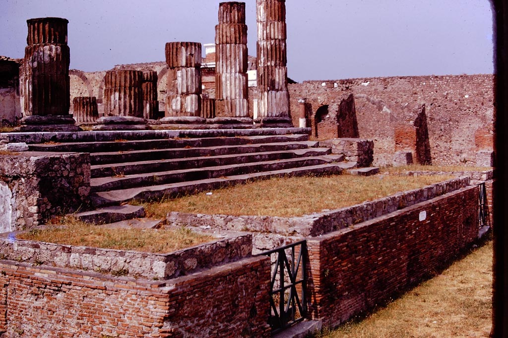 VII.8.1 Pompeii. June 2019. Looking north to well-worn steps on west side, leading up the podium. 
Photo courtesy of Buzz Ferebee. 
