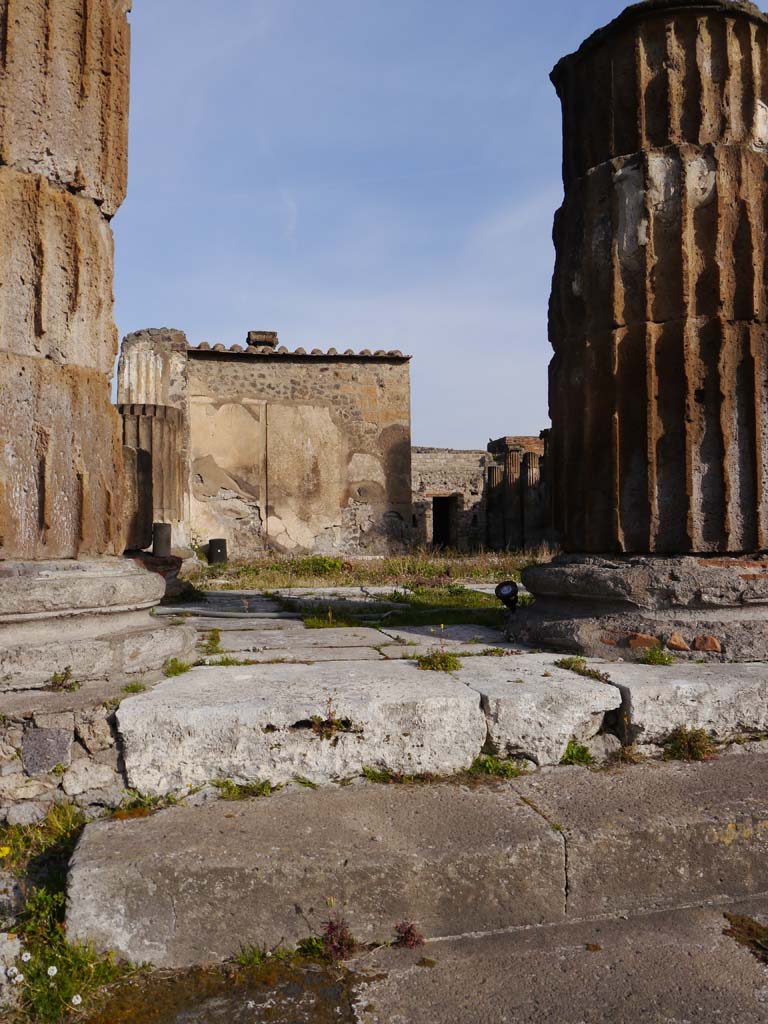 VII.8.01 Pompeii. September 2018. West side of podium. 
Foto Anne Kleineberg, ERC Grant 681269 DÉCOR.
