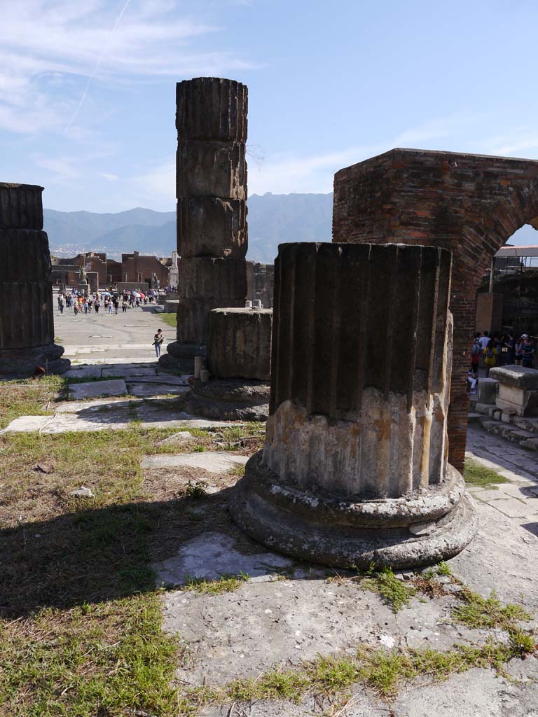 VII.8.01 Pompeii. September 2018. Looking south from podium, towards Forum.
Foto Anne Kleineberg, ERC Grant 681269 DÉCOR.
