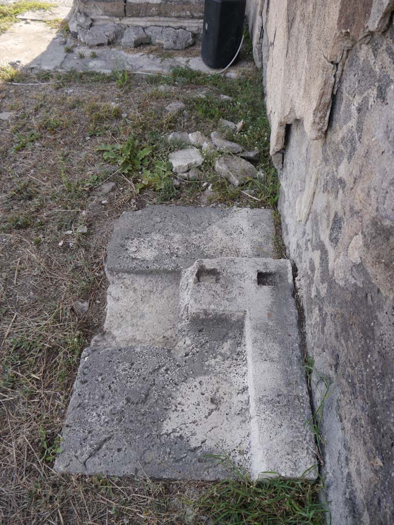 VII.8.01 Pompeii. September 2018. Looking west, detail of paving.  
Foto Anne Kleineberg, ERC Grant 681269 DÉCOR.

