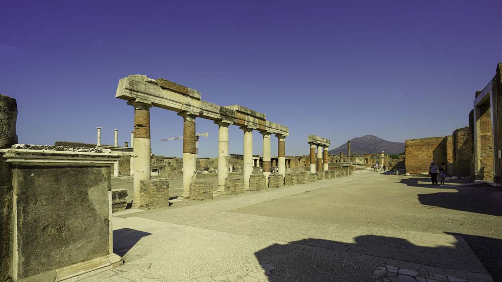 VII.9.1 Pompeii. August 2021. Looking north along rear of the portico in front of Eumachia’s building. Photo courtesy of Robert Hanson.