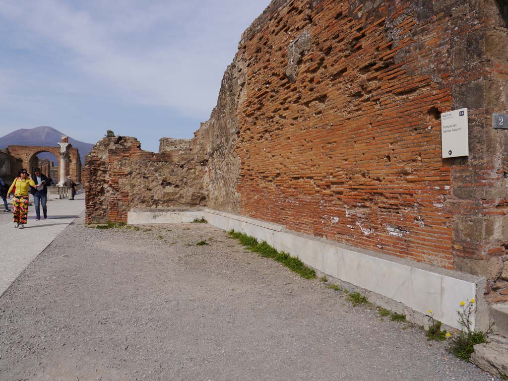 VII.9.2 Pompeii. August 2021. Looking north at marble veneer on north side of entrance doorway.
Foto Annette Haug, ERC Grant 681269 DÉCOR

