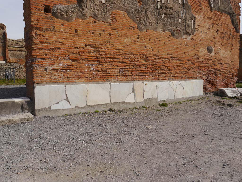 VII.9.2 Pompeii. December 2007.  Front west wall with marble veneer, facing onto east side of the Forum.

