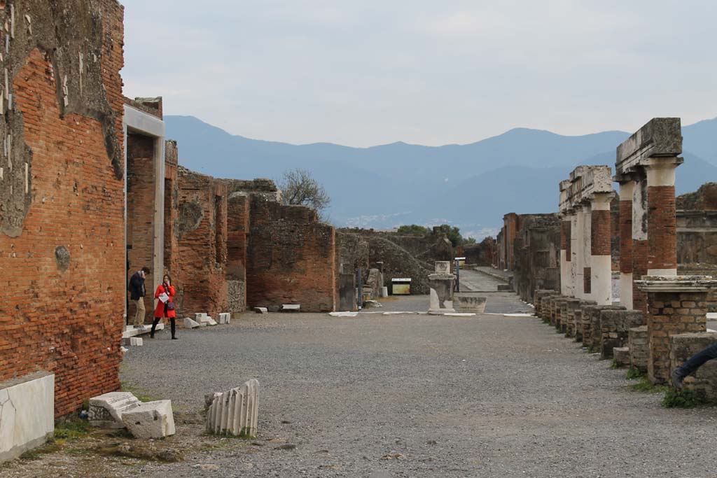 VII.9.2 Pompeii. March 2014. Looking south along east side of Forum, from south end of front façade. 
Foto Annette Haug, ERC Grant 681269 DÉCOR.

