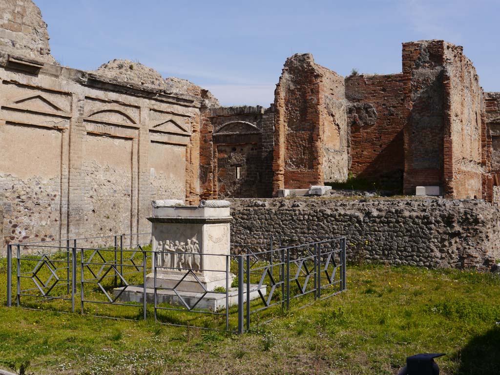 VII.9.2 Pompeii. March 2019. 
Looking south across towards vestibule on south side in south-west corner.
Foto Anne Kleineberg, ERC Grant 681269 DÉCOR.

