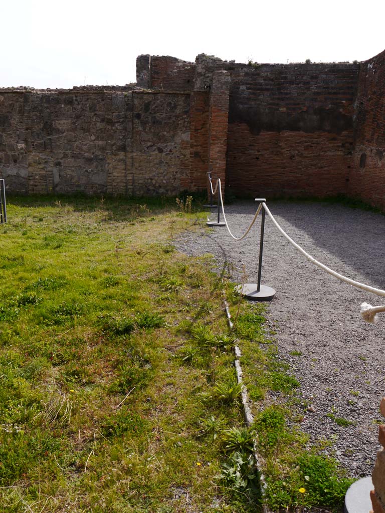 VII.9.2 Pompeii. March 2019. Looking south-east, on right.
Foto Anne Kleineberg, ERC Grant 681269 DÉCOR.
