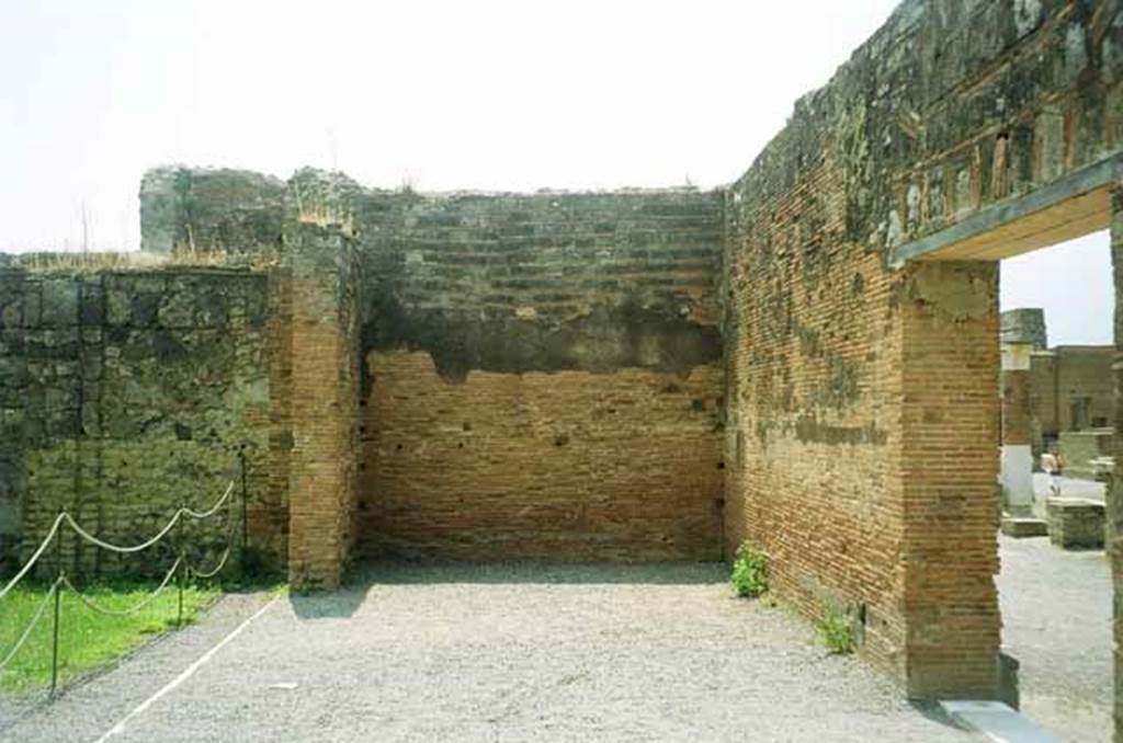 VII.9.2 Pompeii. March 2019. 
Looking south across towards vestibule on south side in south-west corner.
Foto Anne Kleineberg, ERC Grant 681269 DÉCOR.
