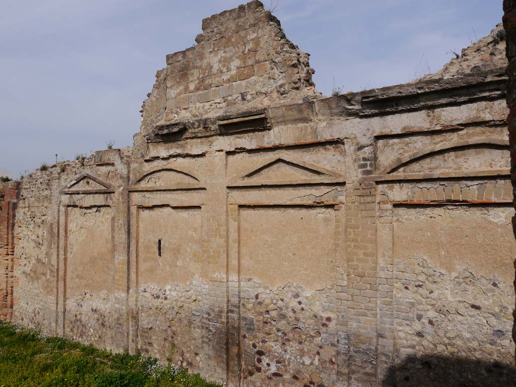 VII.9.2 Pompeii. March 2019.  North wall in north-west corner, with doorway into vestibule
Foto Anne Kleineberg, ERC Grant 681269 DÉCOR.

