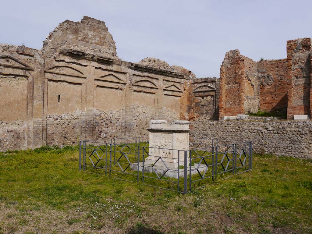 VII.9.2, Pompeii. December 2108. Looking across altar towards north-east corner. Photo courtesy of Aude Durand. 