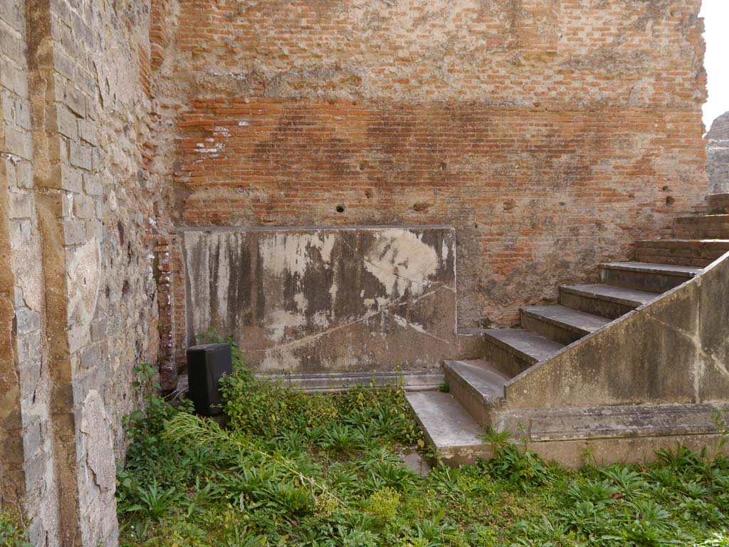 VII.9.2, Pompeii. March 2019. Looking towards steps on north side of cella.
Foto Anne Kleineberg, ERC Grant 681269 DÉCOR.

