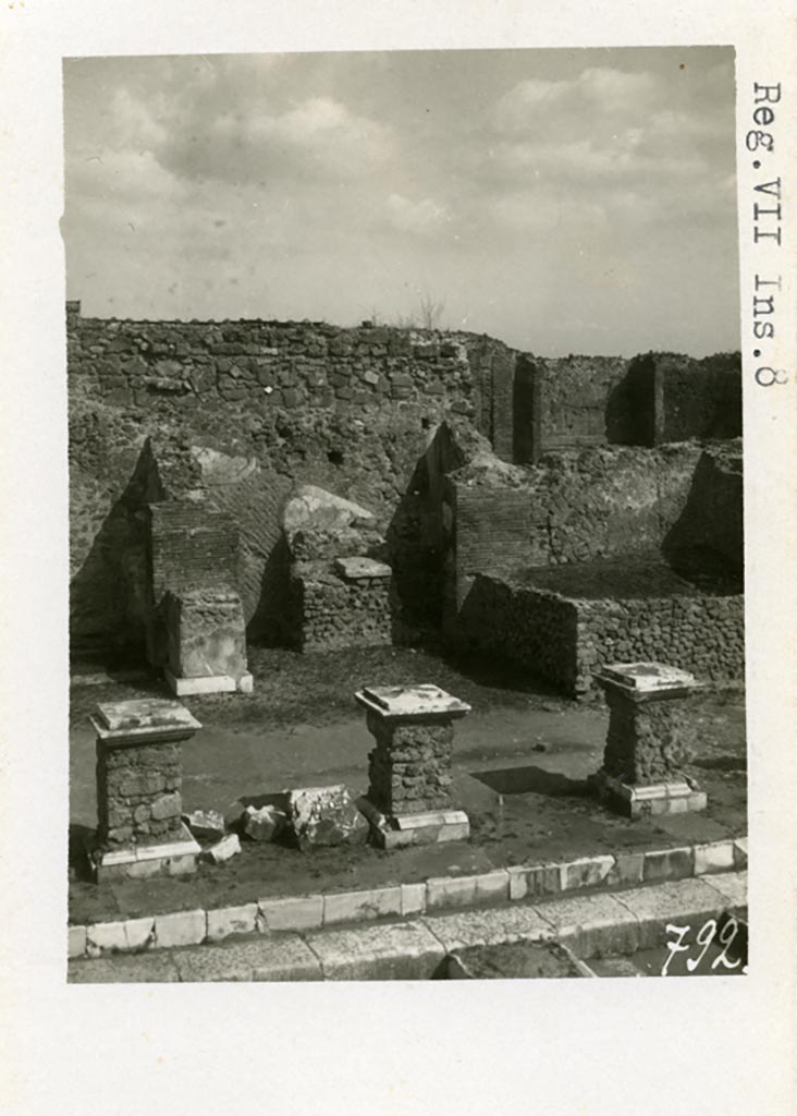 VII.9.4 Pompeii. Pre-1937-39. Looking towards east side of Forum with altar.
Photo courtesy of American Academy in Rome, Photographic Archive. Warsher collection no. 792.
