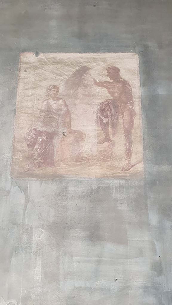VII.9.7/8 Pompeii. August 2021. Central painting on west wall.
Foto Annette Haug, ERC Grant 681269 DÉCOR.
